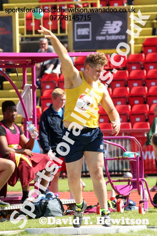Inter boys shot putt, English Schools Track and Field. Photo: David T. Hewitson/Sports for All Pics